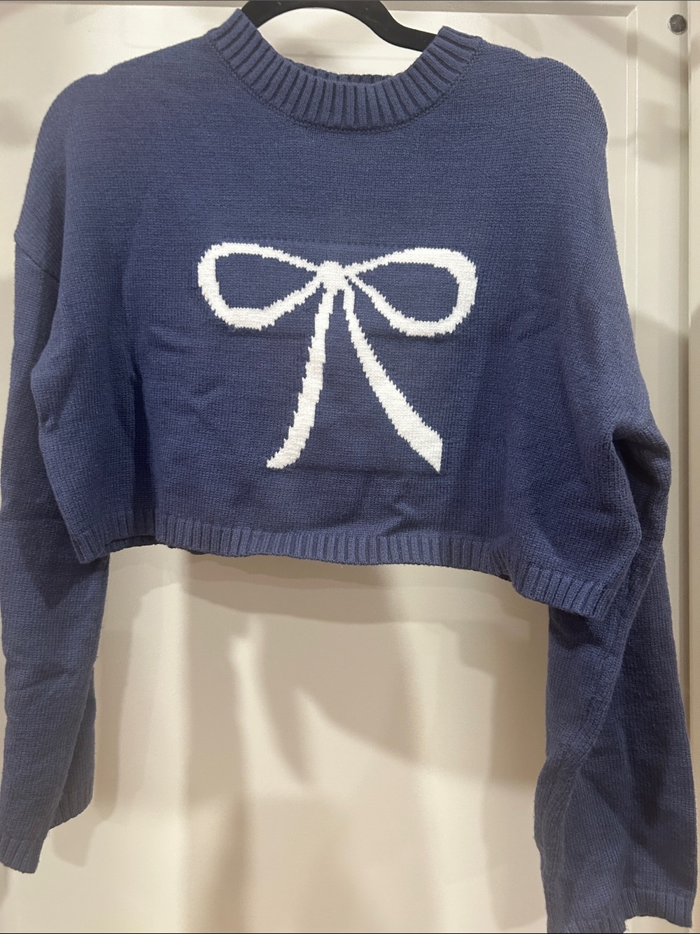 Edikted knit bow Navy Cropped Sweater